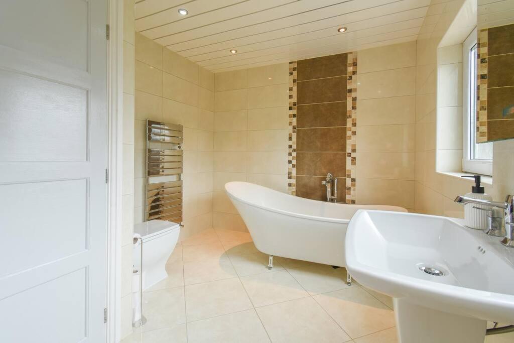 Luxurious & Tranquil Riverside Getaway Great Harwood Exterior foto